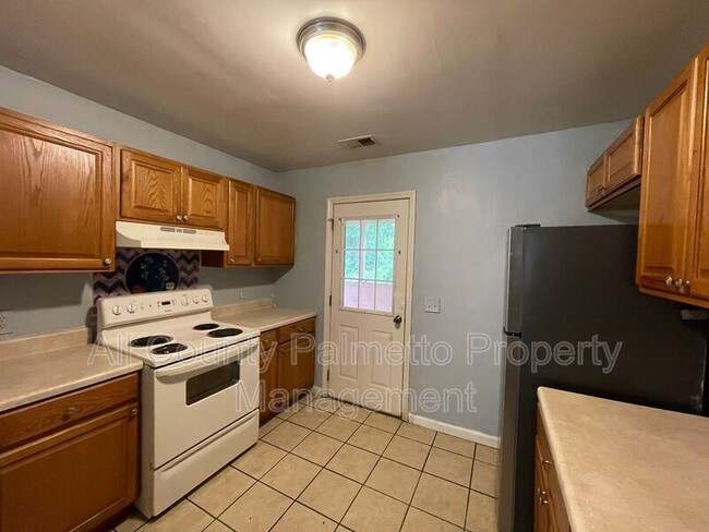 Building Photo - 204 A St