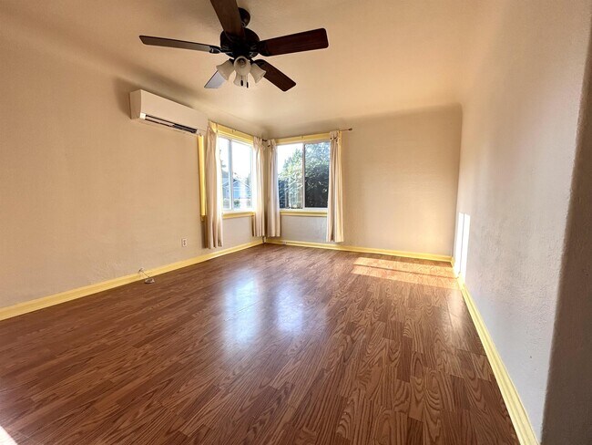 Building Photo - 405 22nd St