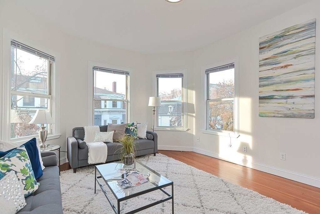 Primary Photo - 28 Inman St