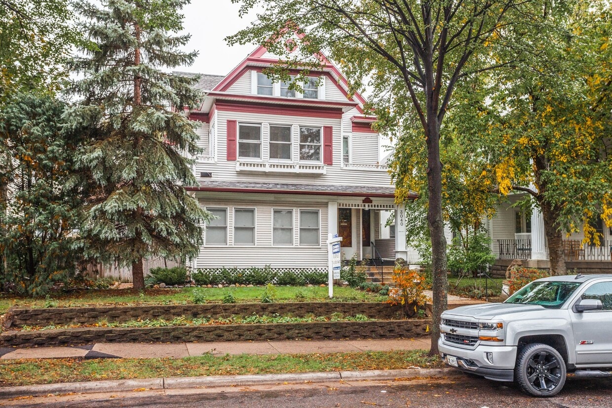Primary Photo - 3040 James Ave S