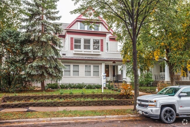 Building Photo - 3040 James Ave S