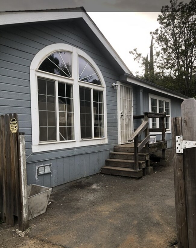 Building Photo - 3/2 Home- 1,700 sq.' w/ Expansive Open Floor Concept