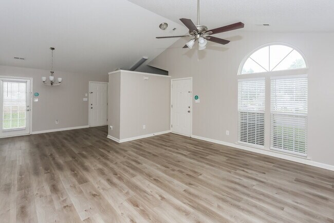 Building Photo - 3044 Hawick Commons Dr