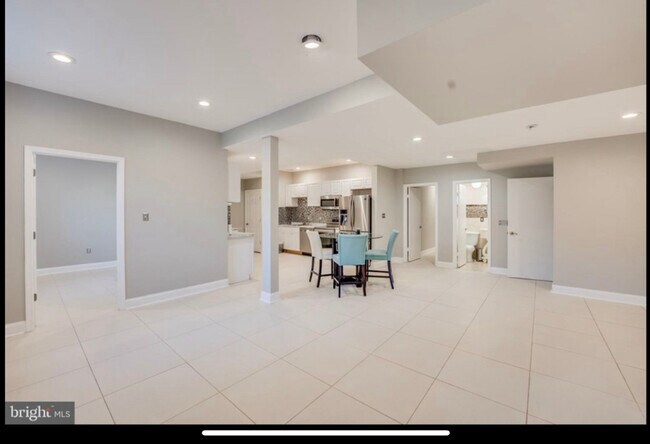 Foto del edificio - 7332 Bradley Blvd