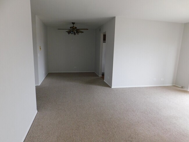 Foto del edificio - 573 Greystone Ln