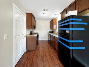 Building Photo - 7426 Blue Jay Dr