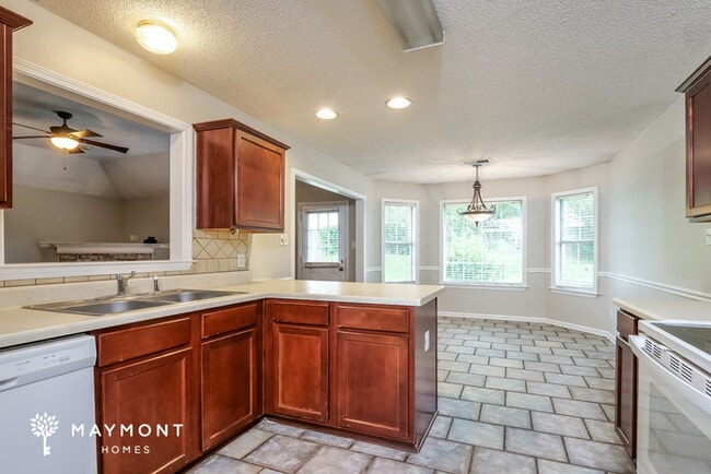 Building Photo - 10217 Green Moss Dr S