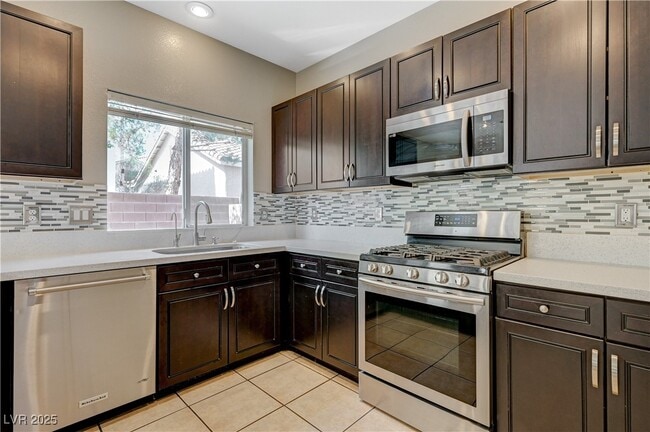 Building Photo - 971 Whispering Grove Ave