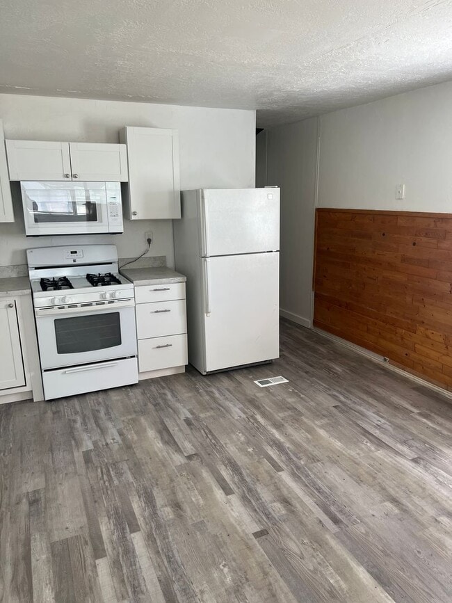 Foto del edificio - 2 bed, 1 bath Manufactured Home in the Mill Hollow Community!
