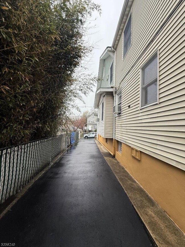 Foto del edificio - 25 Hammond Ave