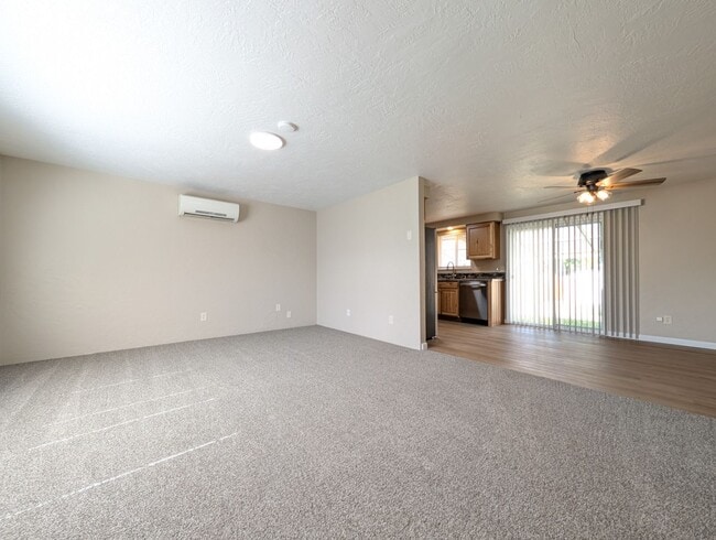 Building Photo - Great 3-Bedroom, 1-Bath Home - Centennial ...