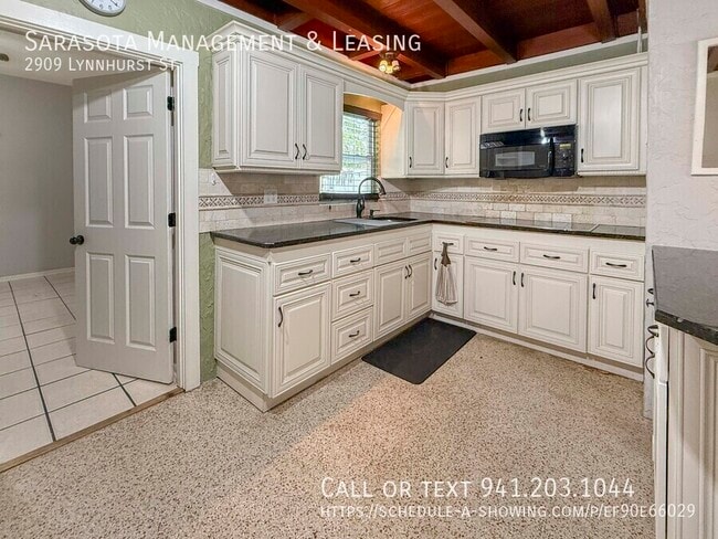 Building Photo - 2909 Lynnhurst St