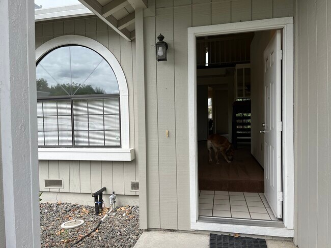 Building Photo - 170 Elsbree Cir