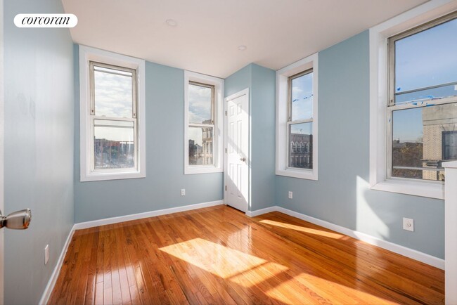 Building Photo - 355 E 116th St