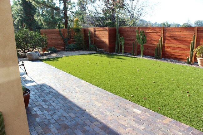 Foto del edificio - 1637 Grove Rd