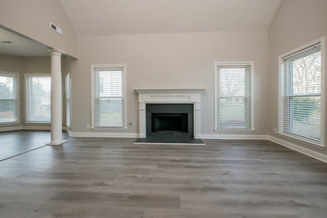 Building Photo - 79 High Point N