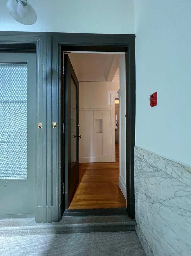 Unit Entrance - 1228 Taylor St