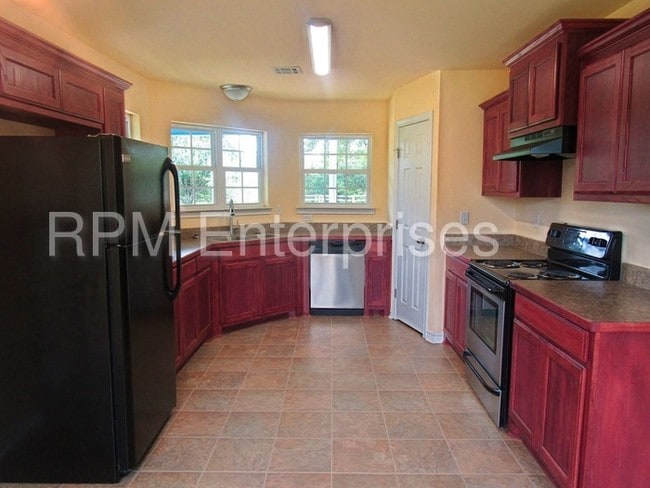 Building Photo - 10201 Hefner Oaks Dr