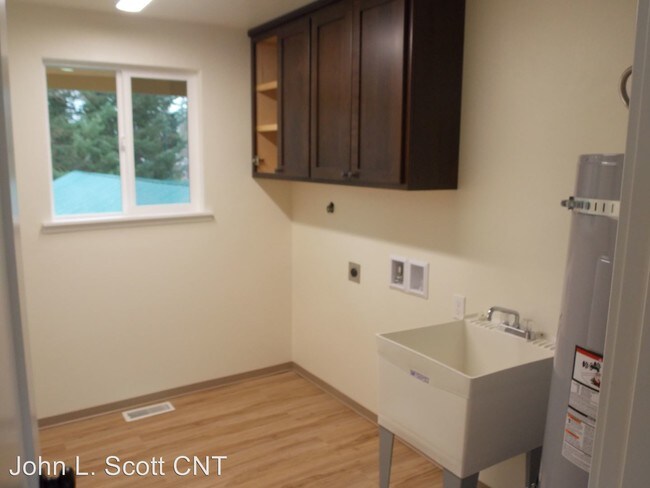 Building Photo - 3 br, 2 bath House - 300-A Cleveland Ave. SE