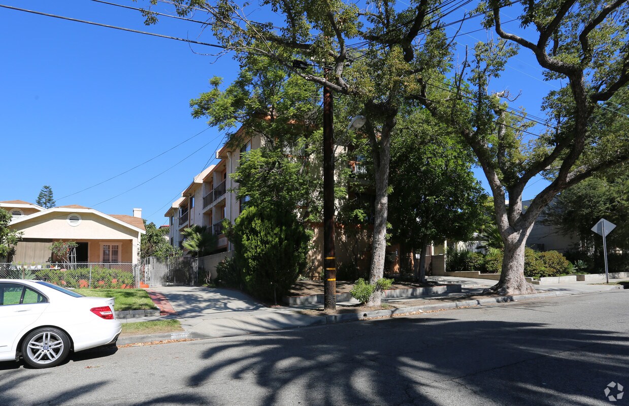Foto del edificio - 915 Raleigh St