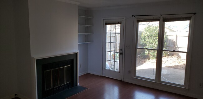 Foto del edificio - 2538 Cottage Pl