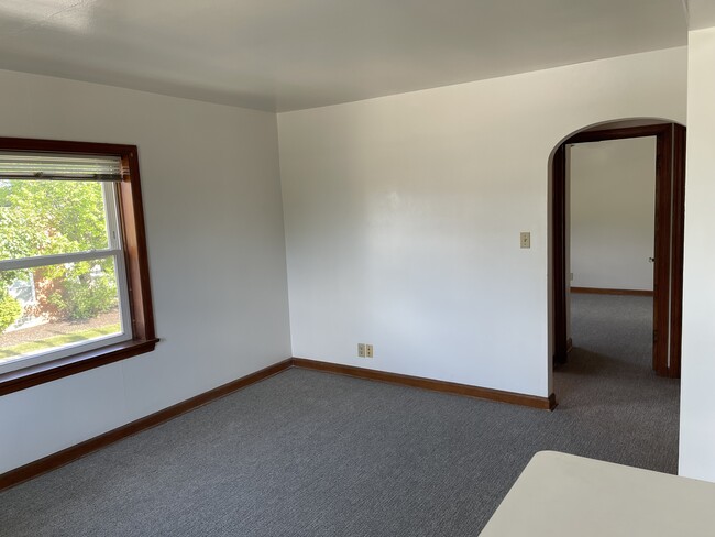 Building Photo - 5605 W Lincoln Ave