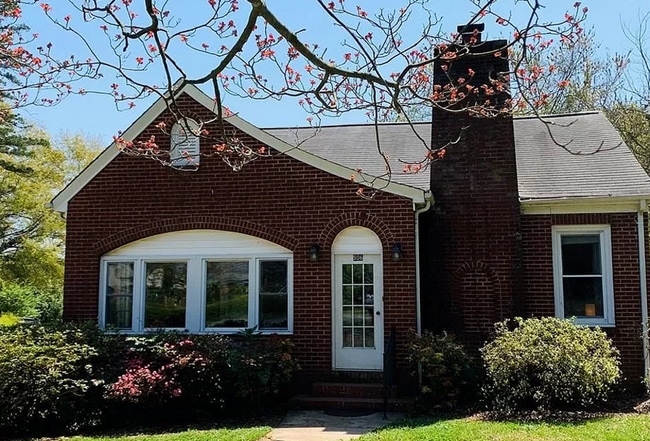 Amueblado, 4 habitaciones/2 baños para estudiantes - 506 Belmont Mount Holly Rd