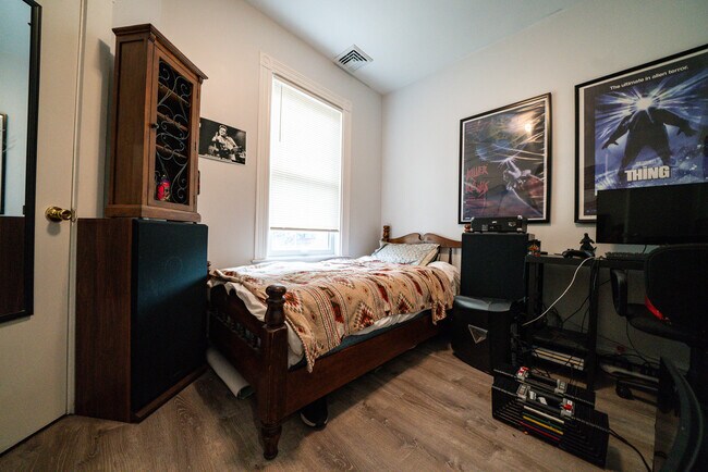 Building Photo - 137 Centre St