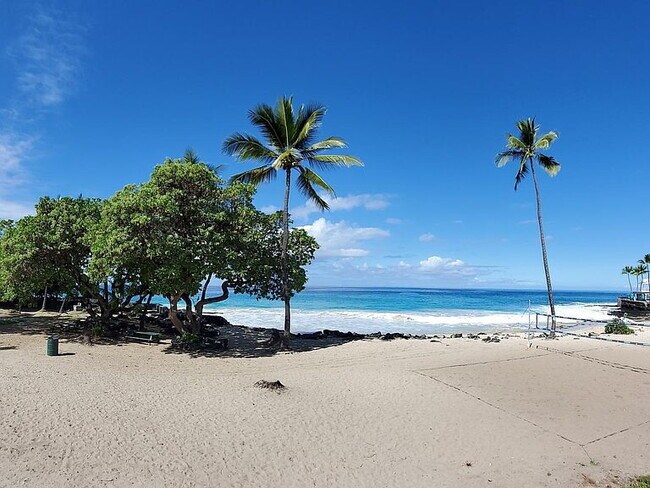 Foto del edificio - "Experience Island Living: Spacious 2-Bed, 2-Bath Retreat on Alii Drive!"