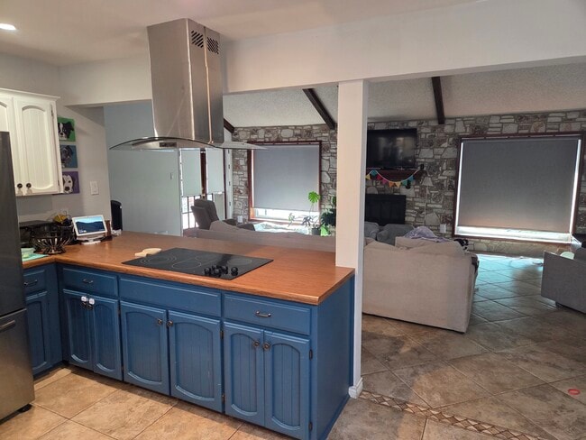 Open floor plan - 9311 Fallworth St