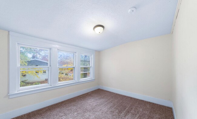 Building Photo - 701 Leslie St