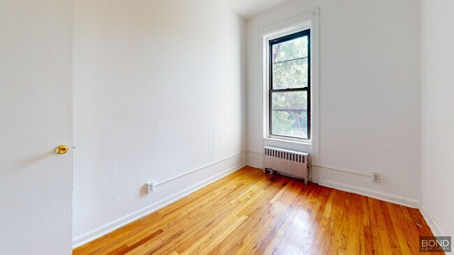 Building Photo - 166 W 83rd St