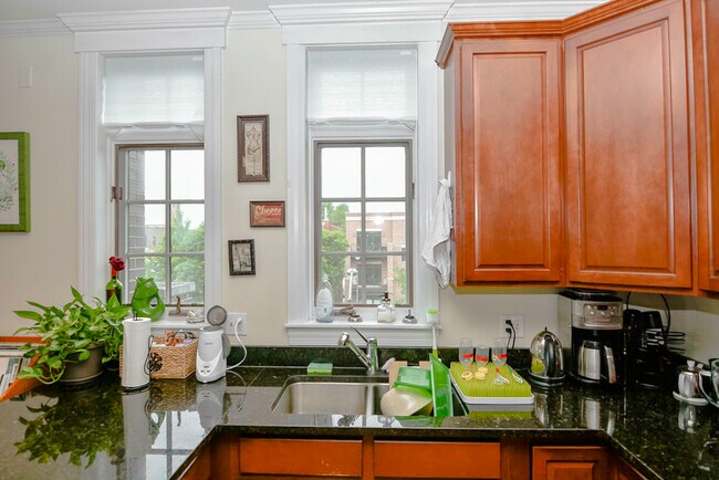 Foto del edificio - 4325 N Ashland Ave
