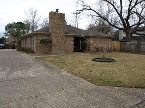 Building Photo - 10806 Lynbrook Dr