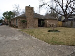 Building Photo - 10806 Lynbrook Dr