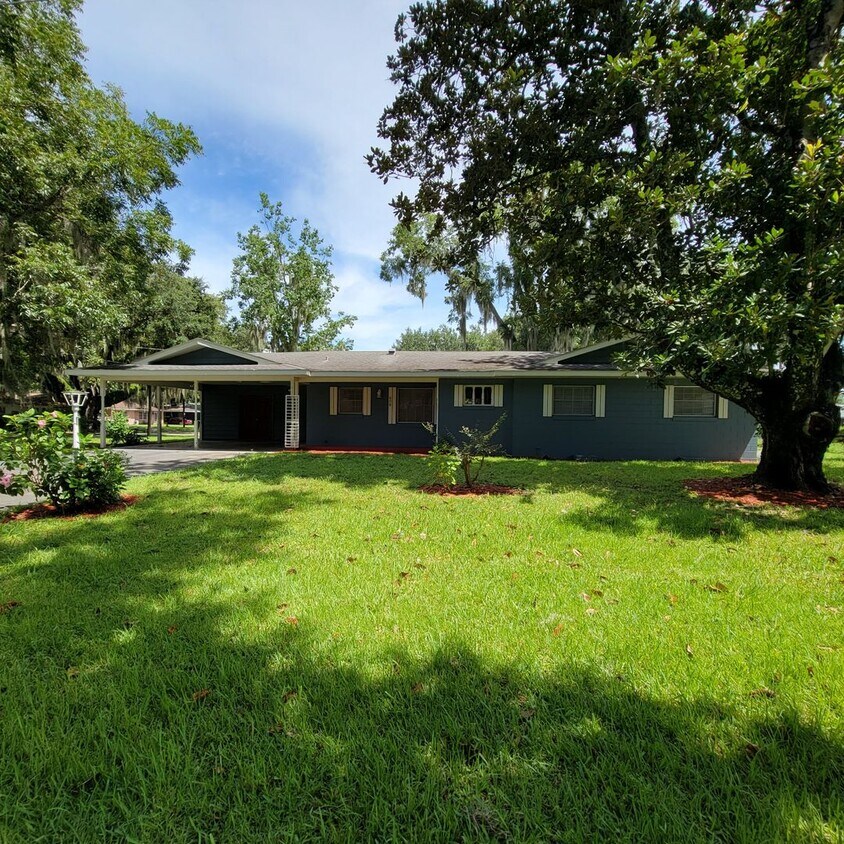 Foto principal - 3 bed, 2 bath 2 car carport