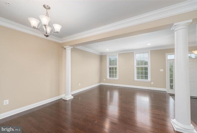 Foto del edificio - 7664 Elmcrest Rd