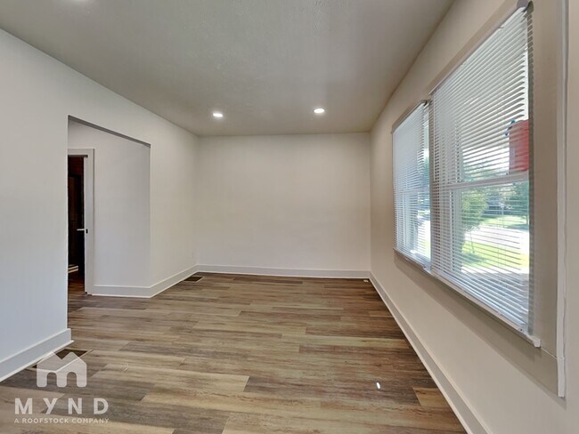 Foto del edificio - 1724 Woodlawn Ave