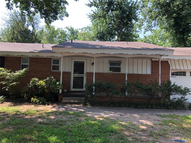 Building Photo - 1308 Sycamore St
