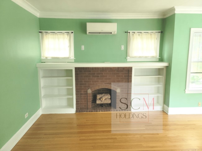 Living - 2226 Greenwood St