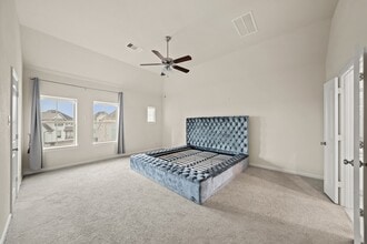 Building Photo - 2025 Cambridge Heights Pl