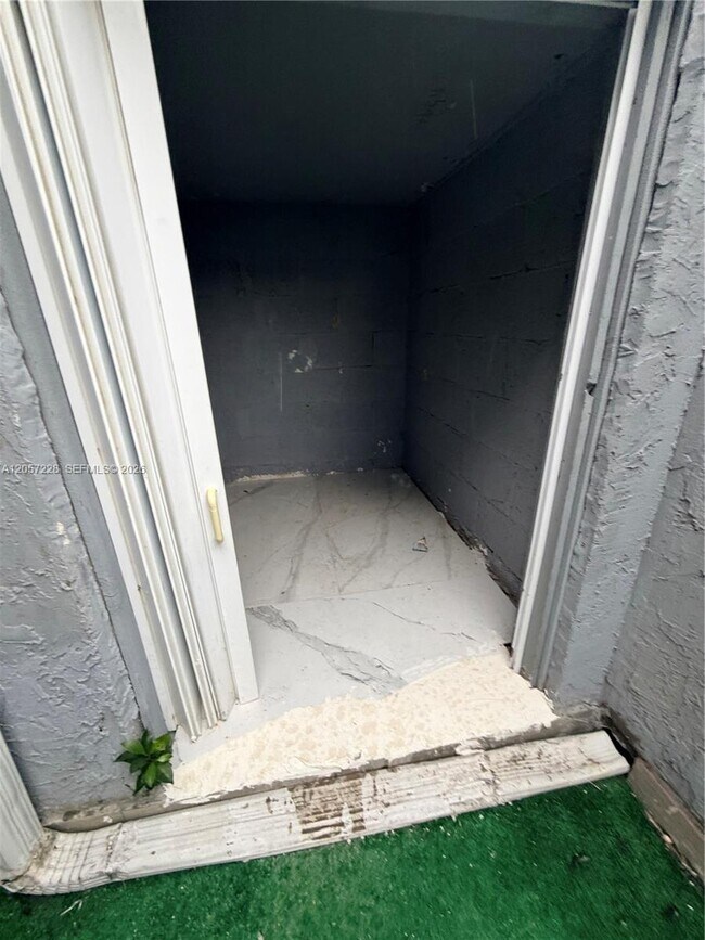 Building Photo - $2,550 8187 samari lakes Dr #2265