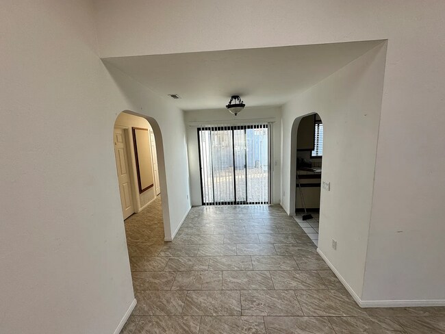 Foto del edificio - Wonderful 4 Bedroom House Coming Available!