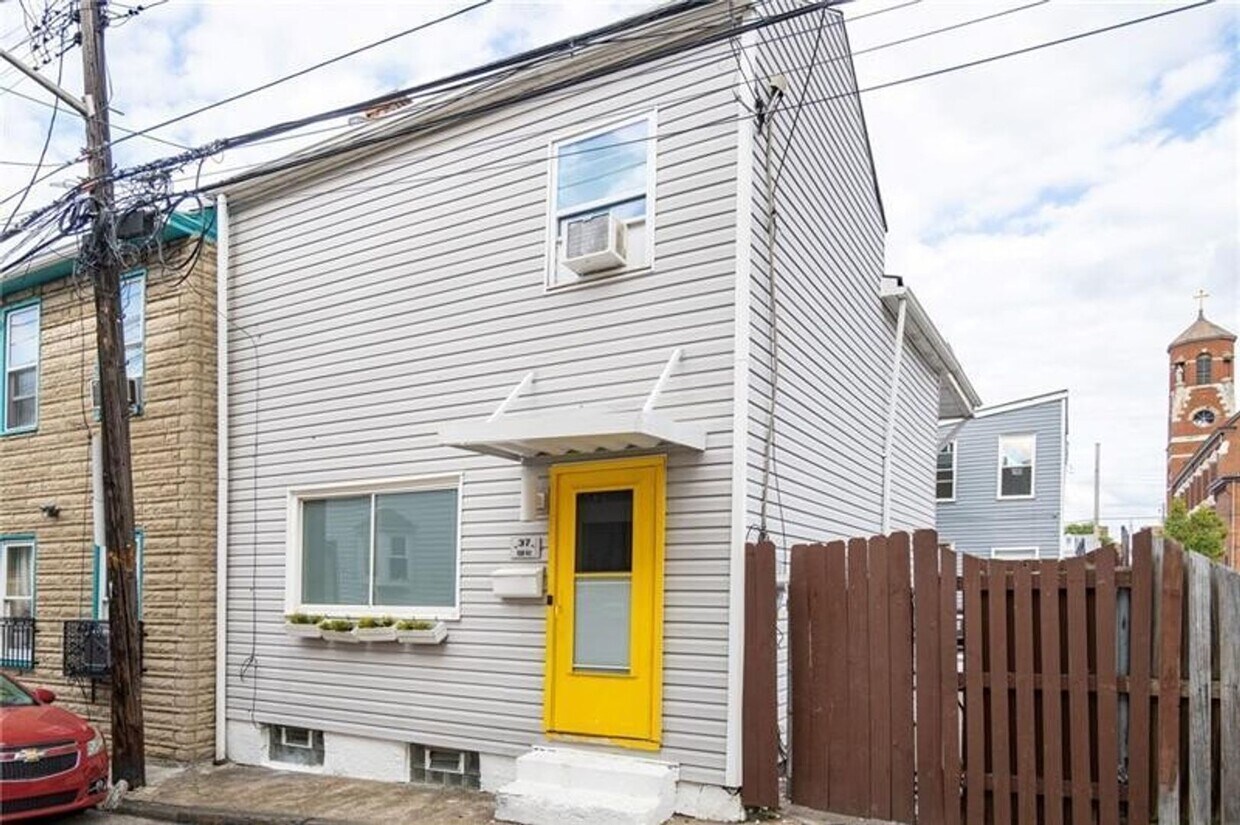 Primary Photo - Luxury 4 bed, 2 bath south side rental