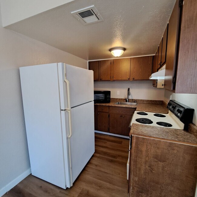 Foto del edificio - 4708 Thunderbolt Ave