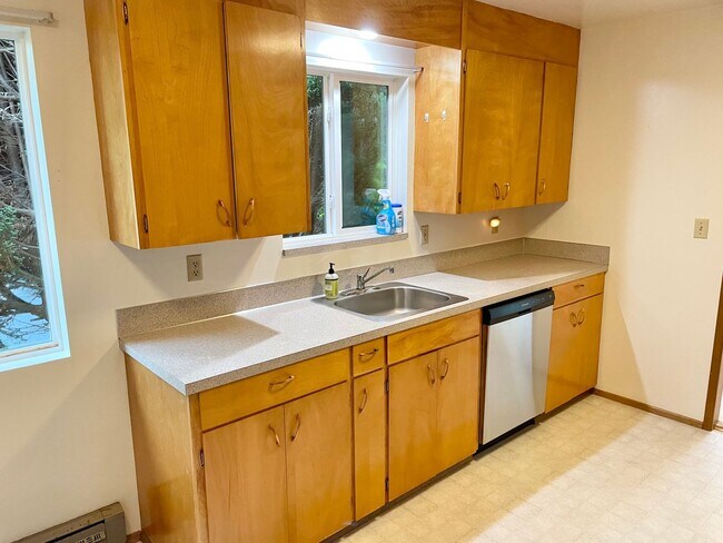 Foto del edificio - Three Bedroom Home in Whittier Heights!