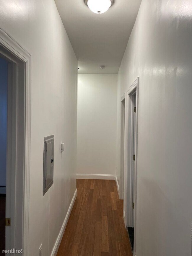 Building Photo - 2 br, 1 bath House - 67 Clerk St #2