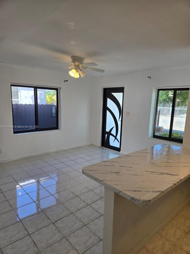 Foto del edificio - 1305 NE 146th St