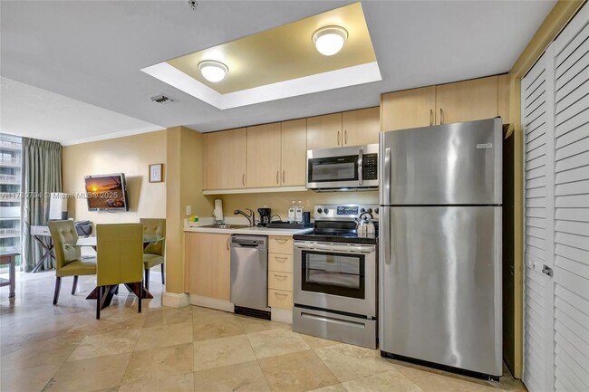 Foto del edificio - 2951 S Bayshore Dr