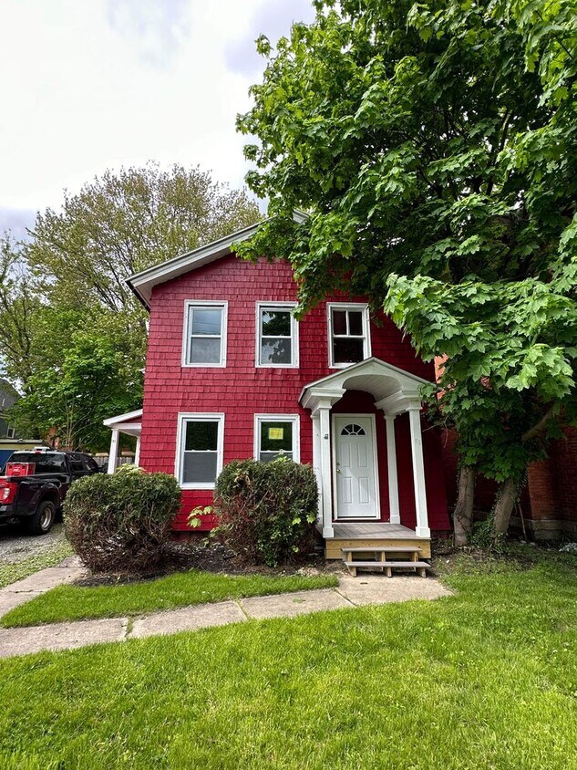 53 E Genesee St Unit 1, Auburn, NY 13021 Room for Rent in Auburn, NY